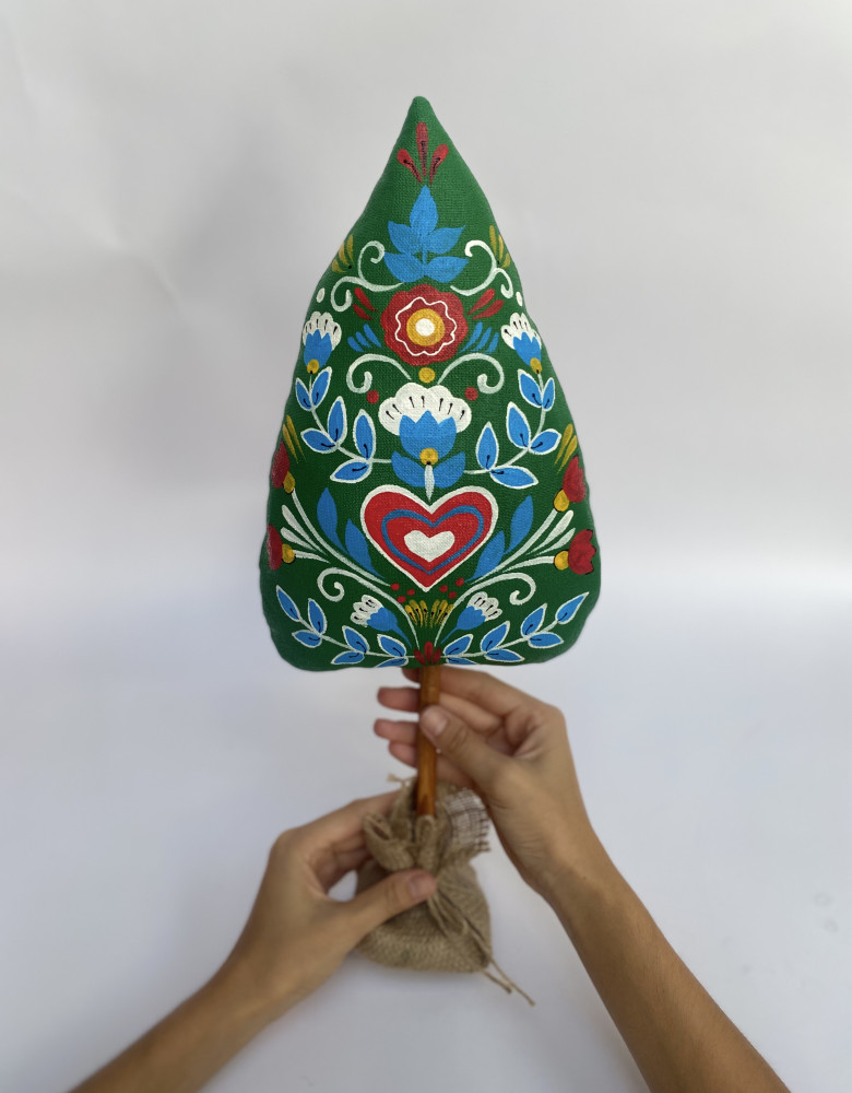 Handmade Decorative Figurine – Medium Christmas Tree with Heart - Image 3