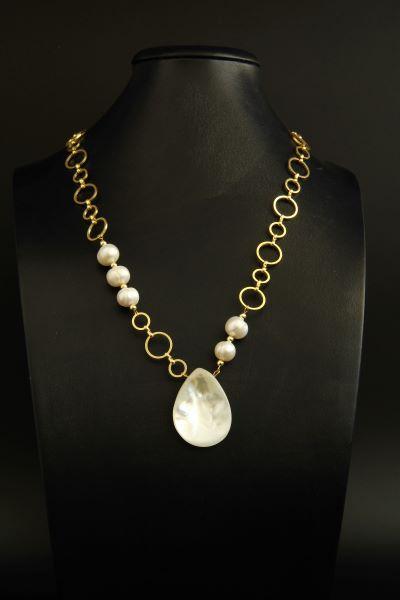 Gold Plated Baroque Pearl Necklace with Mother of Pearl Charm “Jacqueline” - Image 3