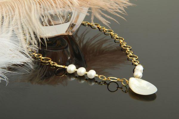 Gold Plated Baroque Pearl Necklace with Mother of Pearl Charm “Jacqueline” - Image 5