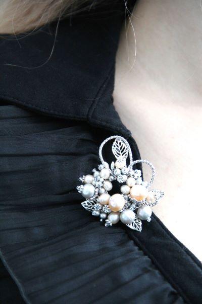Round Pearl Brooch Pink and Gray “Symphony” - Image 5