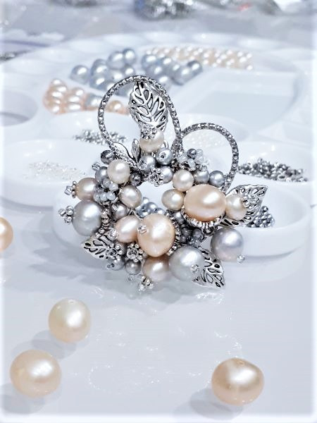 Round Pearl Brooch Pink and Gray “Symphony” - Image 2