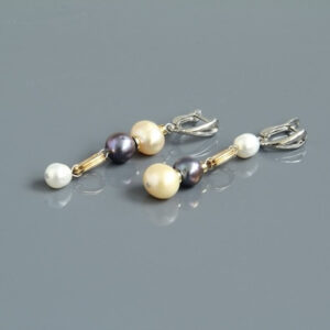 Asymmetrical Pearl Earrings “Gretel”