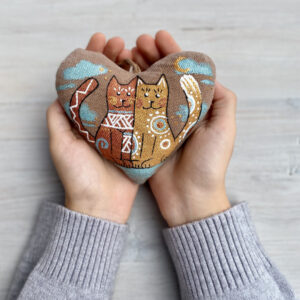 Coffee-Scented Souvenir – Heart with Cats